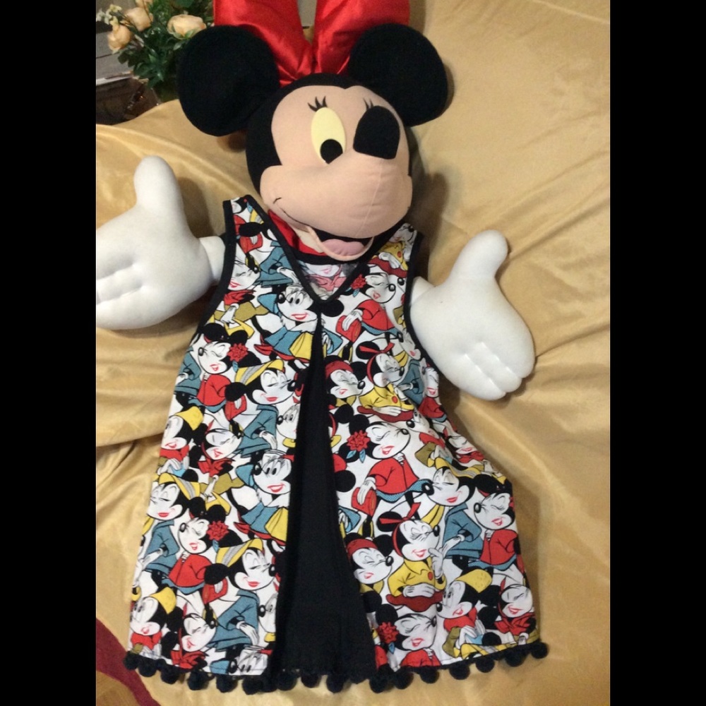 Minnie Mouse dress or top
